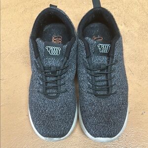 Gray Athletic Shoes with White Sole and Knit Upper